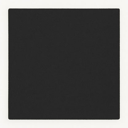 Lápiz de cejas impermeable con acabado natural.